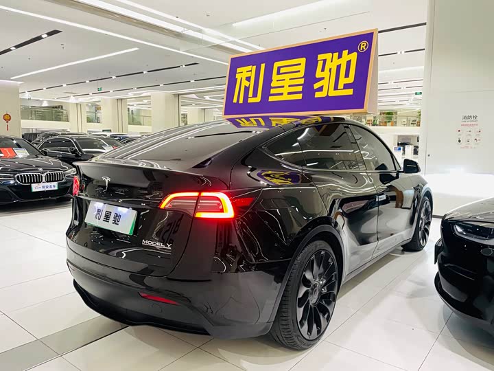 Фото 4 - Tesla Model Y