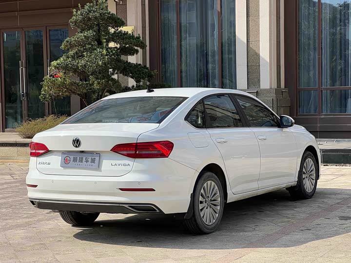 Фото 9 - Volkswagen Lavida