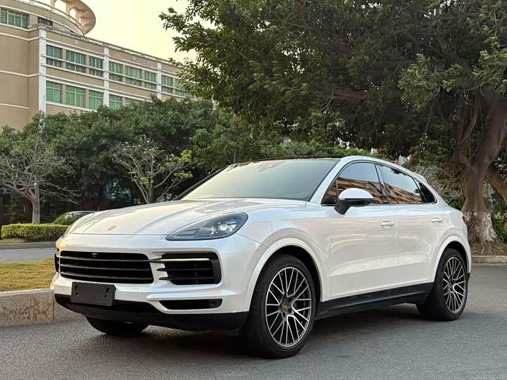 Фото 1 - Porsche Cayenne