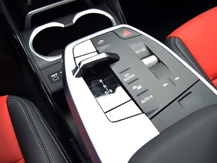 Фото 11 - BMW iX1