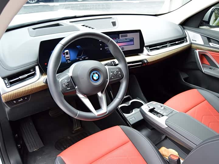 Фото 8 - BMW iX1