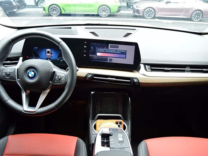 Фото 9 - BMW iX1