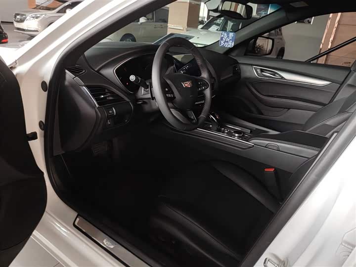 Фото 15 - Cadillac CT5