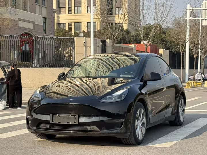Фото 1 - Tesla Model Y