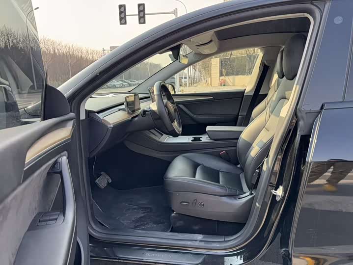 Фото 4 - Tesla Model Y