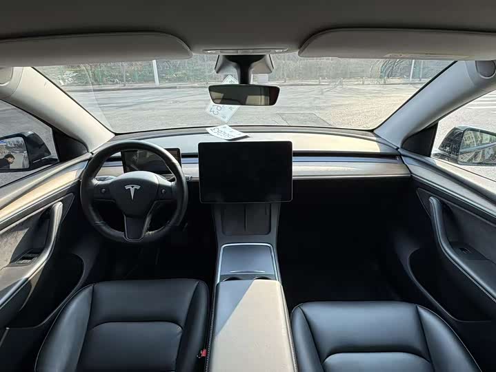 Фото 6 - Tesla Model Y
