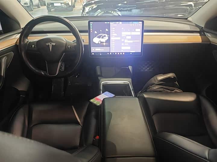 Фото 10 - Tesla Model Y