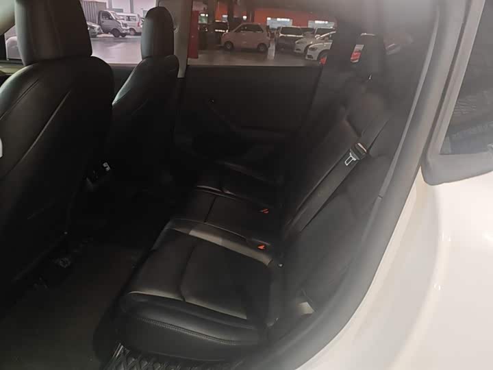 Фото 17 - Tesla Model Y