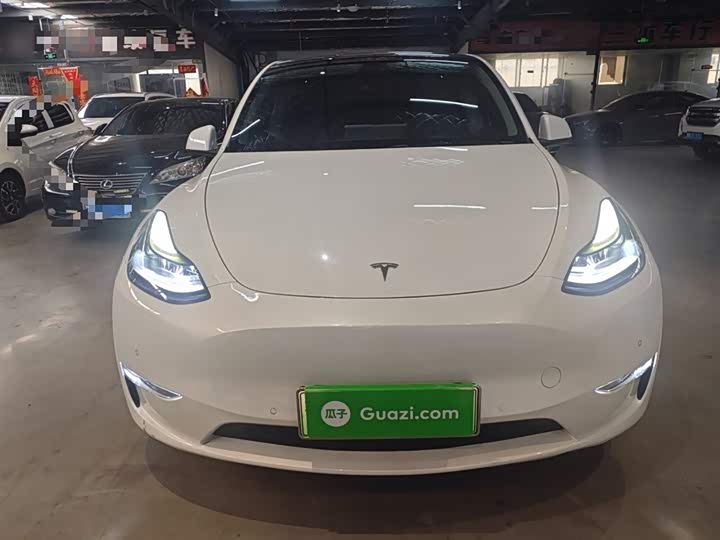 Фото 3 - Tesla Model Y