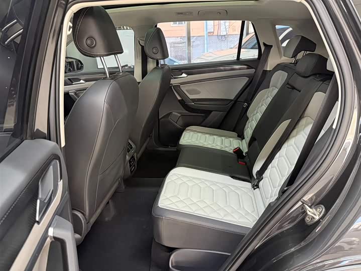 Фото 17 - Volkswagen Tayron