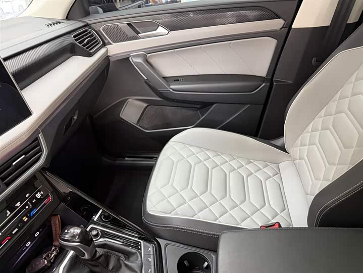 Фото 20 - Volkswagen Tayron