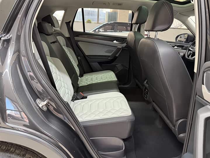 Фото 22 - Volkswagen Tayron