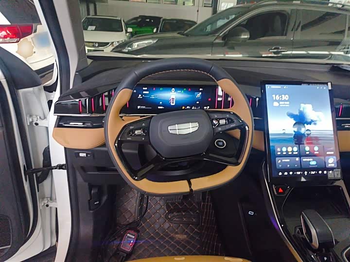 Фото 11 - Geely Atlas L