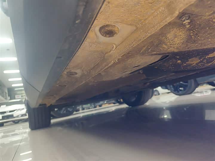 Фото 22 - Geely Atlas L