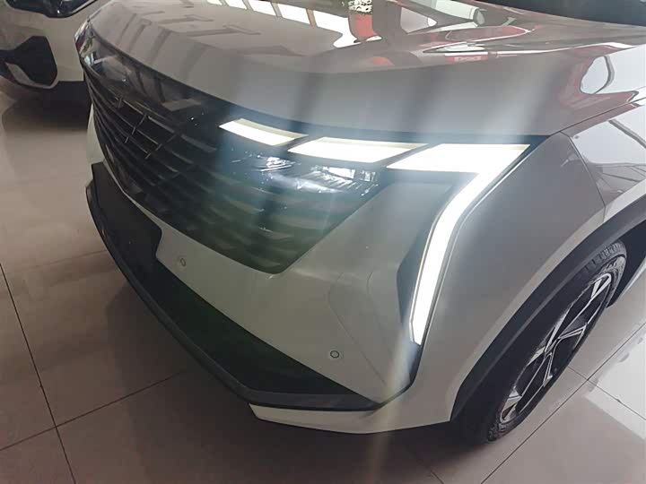 Фото 24 - Geely Atlas L