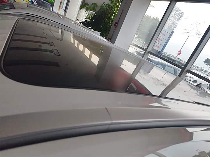 Фото 27 - Geely Atlas L