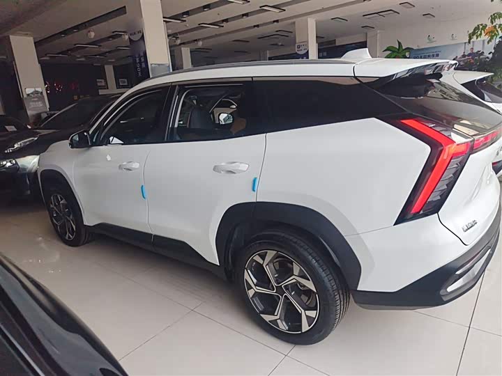 Фото 5 - Geely Atlas L