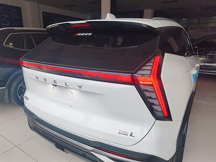 Фото 6 - Geely Atlas L