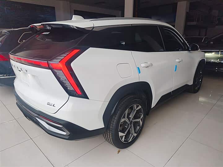 Фото 7 - Geely Atlas L