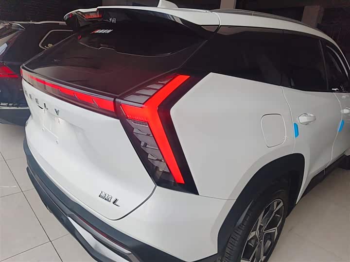 Фото 8 - Geely Atlas L