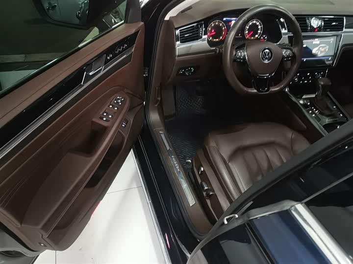 Фото 16 - Volkswagen Phideon