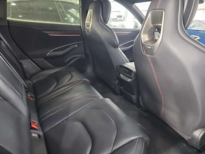 Фото 3 - Xiaomi SU7