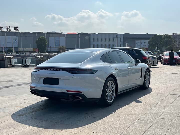 Фото 2 - Porsche Panamera