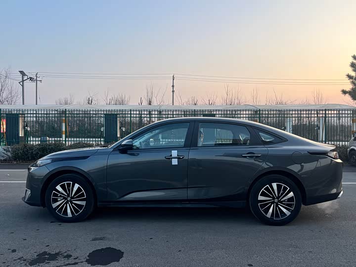 Фото 4 - Changan Eado EV