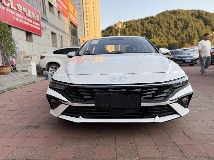 Фото 2 - Hyundai Elantra N line