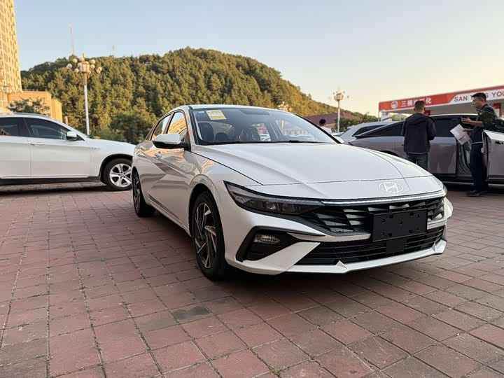 Фото 3 - Hyundai Elantra N line