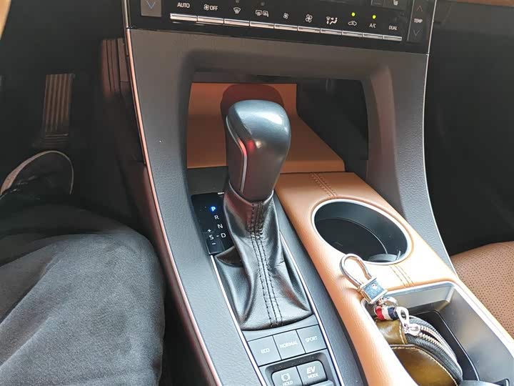 Фото 14 - Toyota Avalon