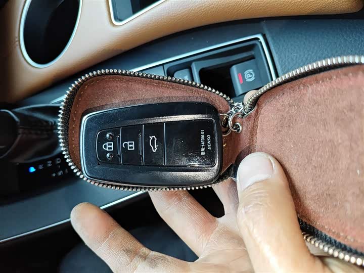 Фото 9 - Toyota Avalon