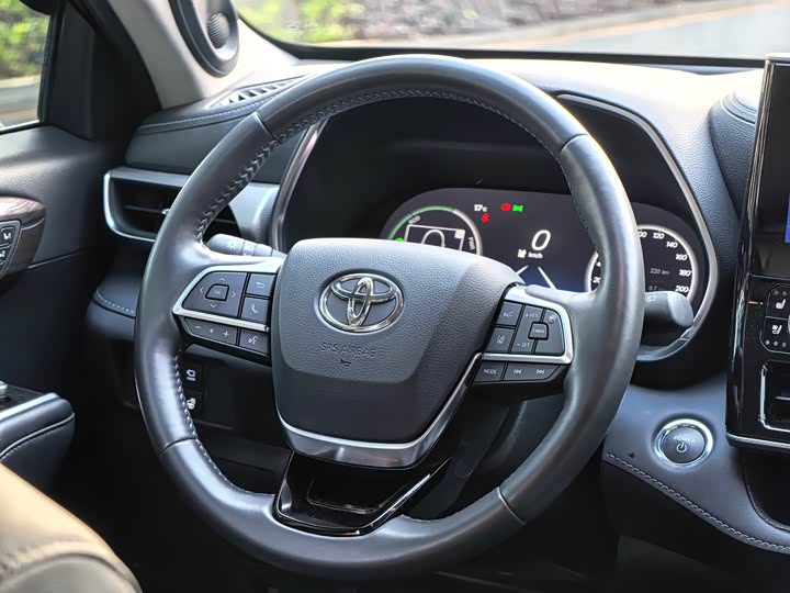 Фото 10 - Toyota Highlander