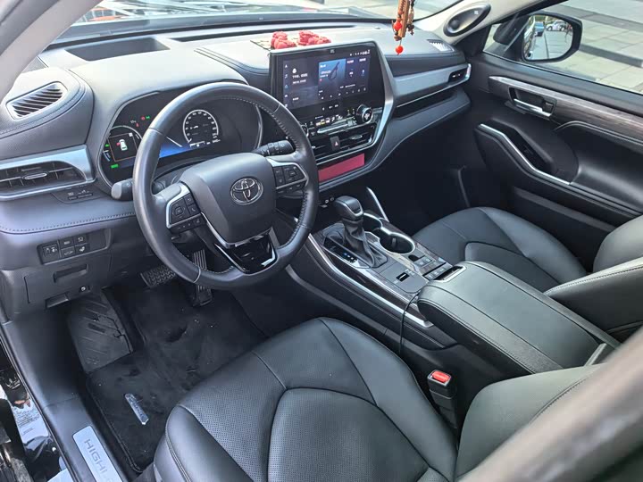 Фото 12 - Toyota Highlander