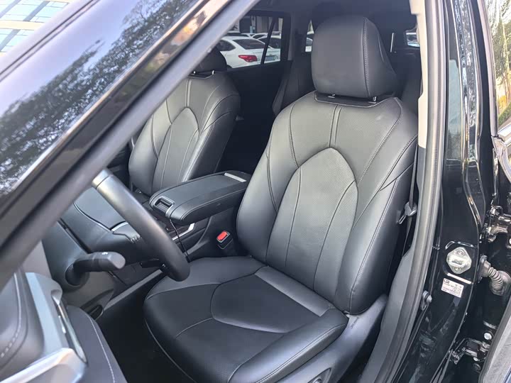 Фото 13 - Toyota Highlander