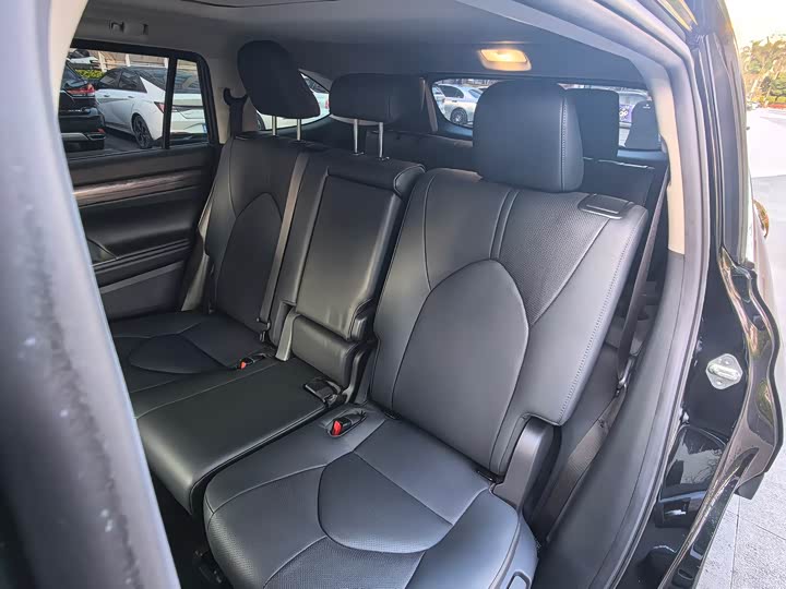 Фото 15 - Toyota Highlander