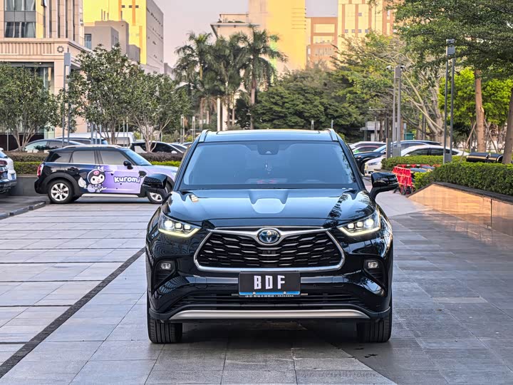 Фото 2 - Toyota Highlander