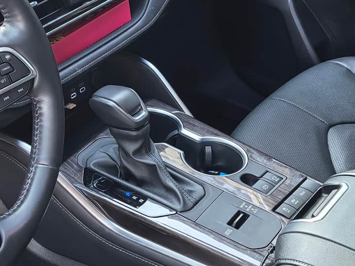 Фото 8 - Toyota Highlander