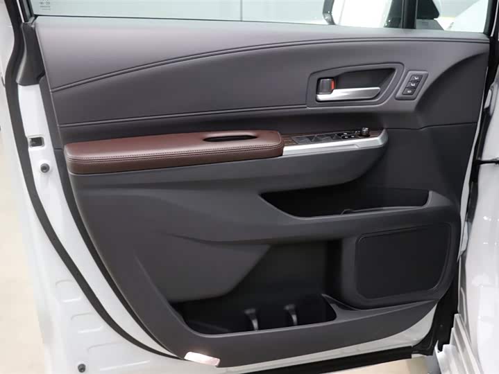 Фото 10 - Toyota Granvia