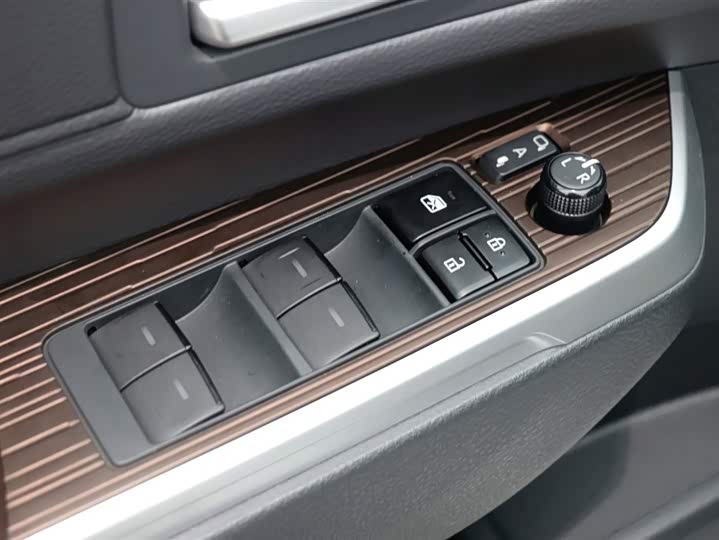 Фото 11 - Toyota Granvia