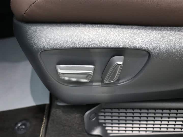 Фото 13 - Toyota Granvia