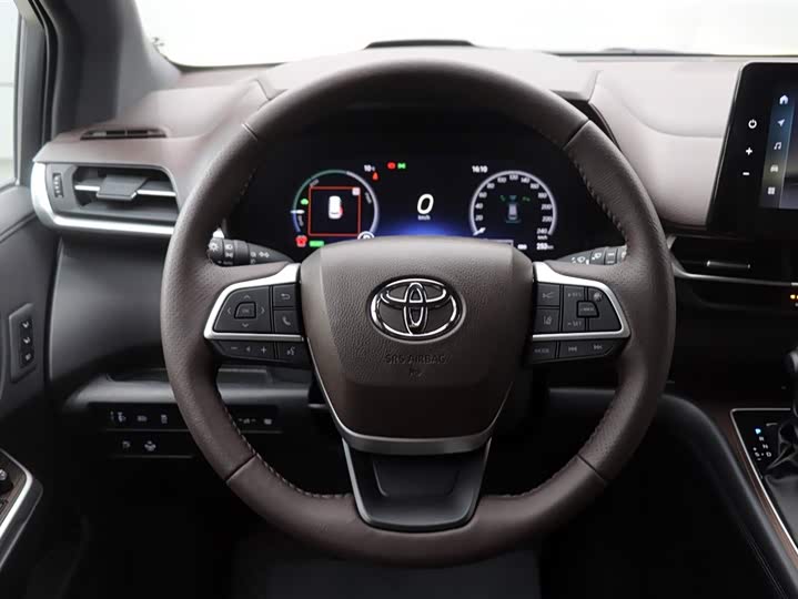 Фото 18 - Toyota Granvia