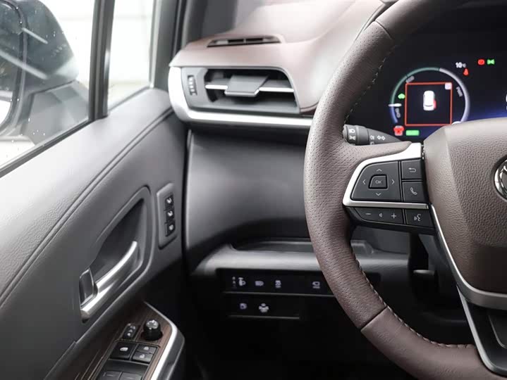 Фото 19 - Toyota Granvia