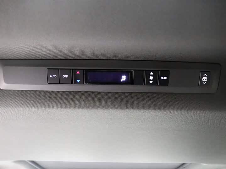 Фото 21 - Toyota Granvia