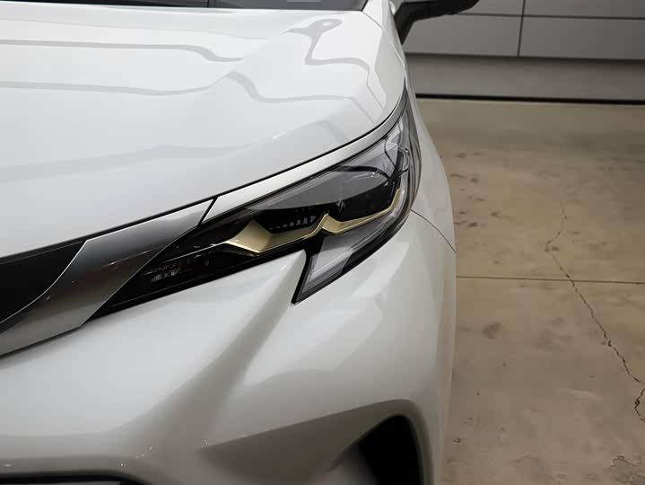 Фото 23 - Toyota Granvia