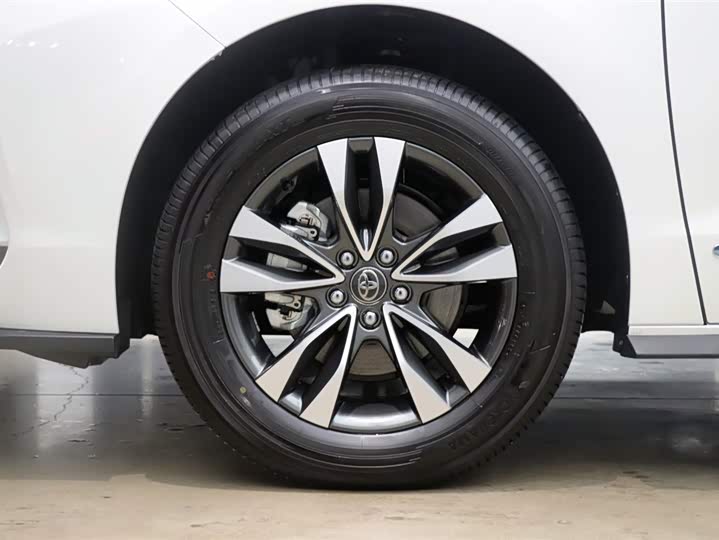 Фото 24 - Toyota Granvia