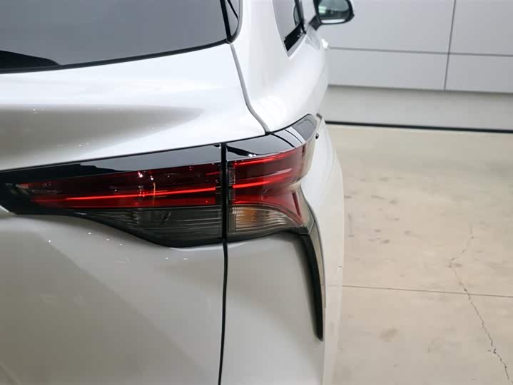 Фото 27 - Toyota Granvia