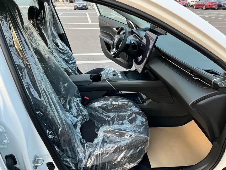 Фото 10 - Changan Eado EV