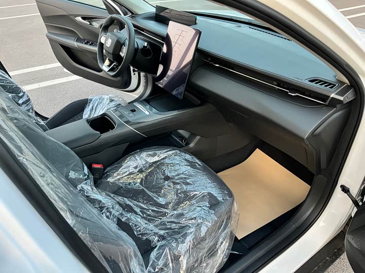 Фото 11 - Changan Eado EV