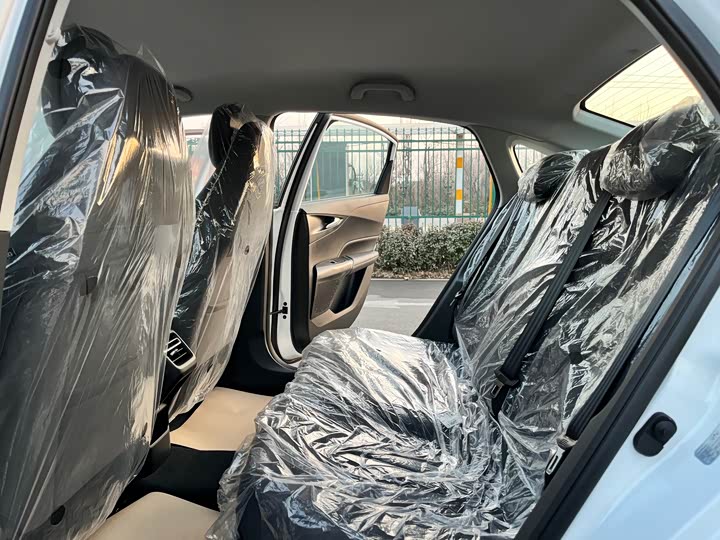 Фото 12 - Changan Eado EV